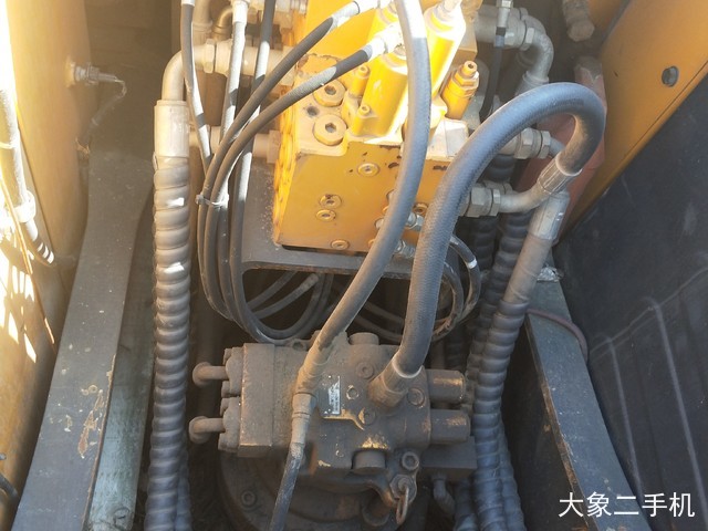 现代 R110-7 挖掘机