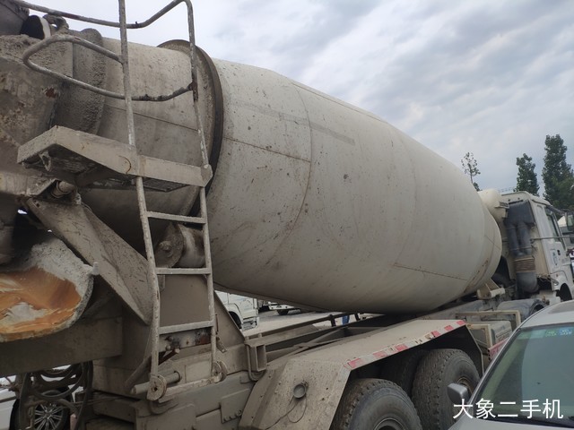 利勃海尔 HTM1204L重汽豪沃 搅拌运输车