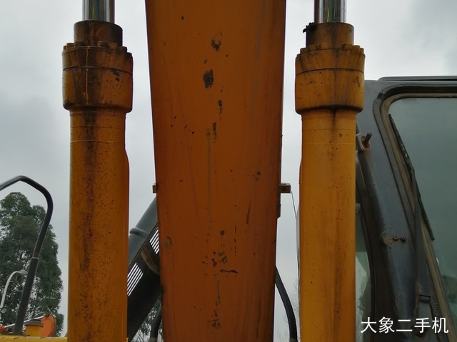 现代 R225LC-7 挖掘机
