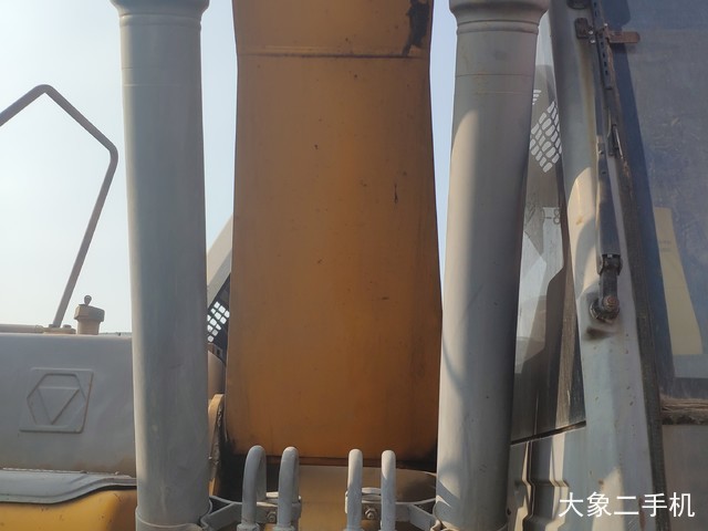 徐工 XE215C 挖掘机