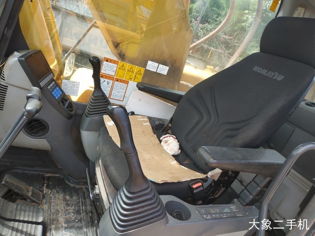小松 PC240LC-8M0 挖掘机