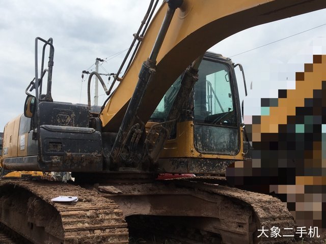 徐工 XE200D 挖掘机