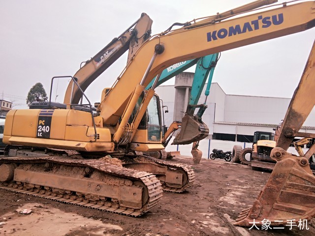 小松 PC240LC-8 挖掘机