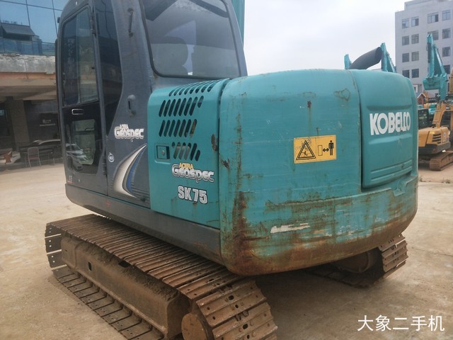 神钢 SK75-8 挖掘机