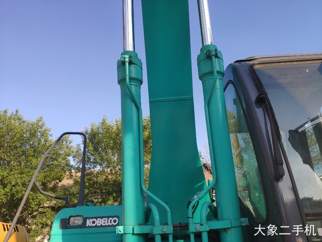 神钢 SK200-8 挖掘机
