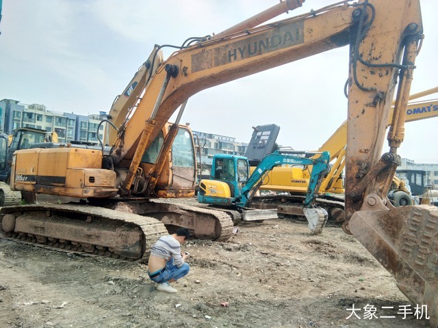 现代 R265LC-7 挖掘机