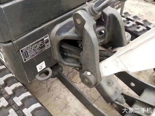 山猫 E20 挖掘机