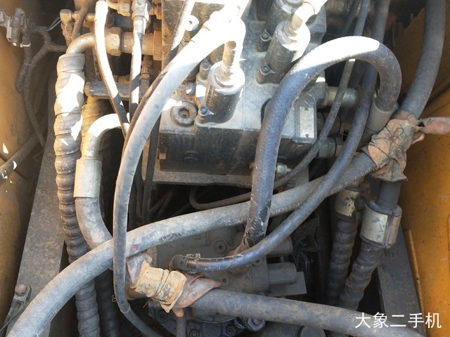 现代 R150LC-9 挖掘机