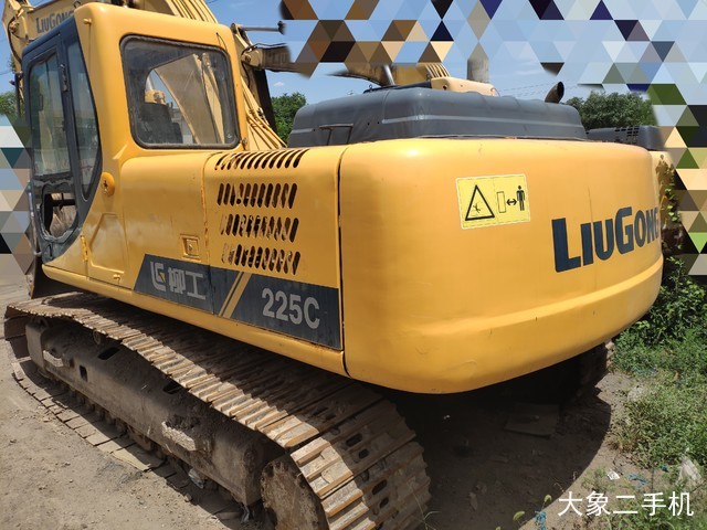 柳工 CLG225 挖掘机