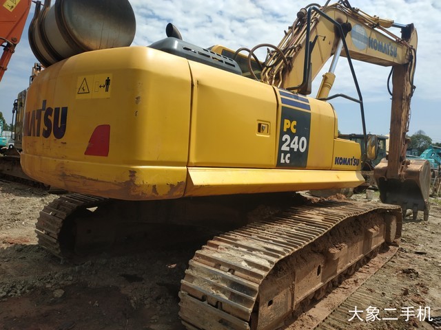 小松 PC240LC-8M0 挖掘机