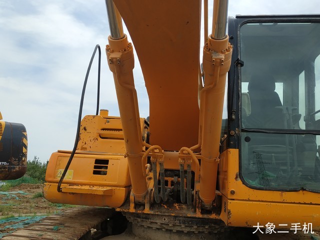 龙工 LG6225 挖掘机