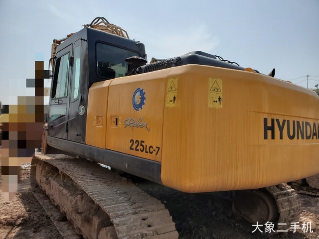 现代 R225LC-7 挖掘机