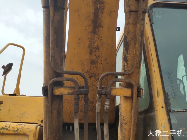 山东临工 LG6210 挖掘机