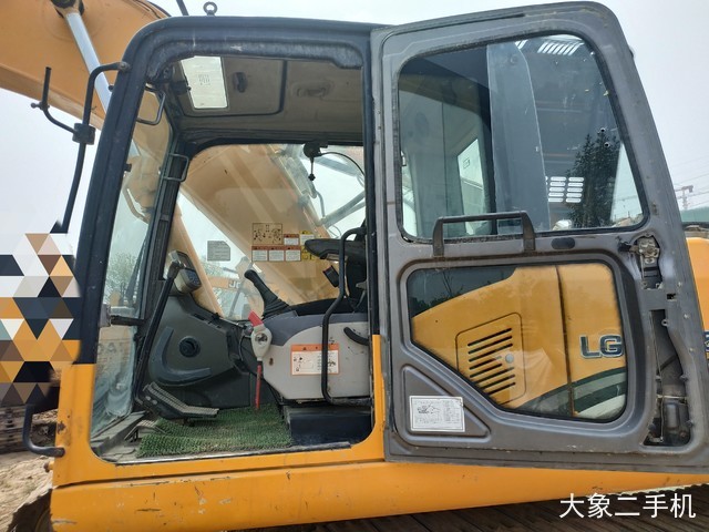 龙工 LG6225 挖掘机