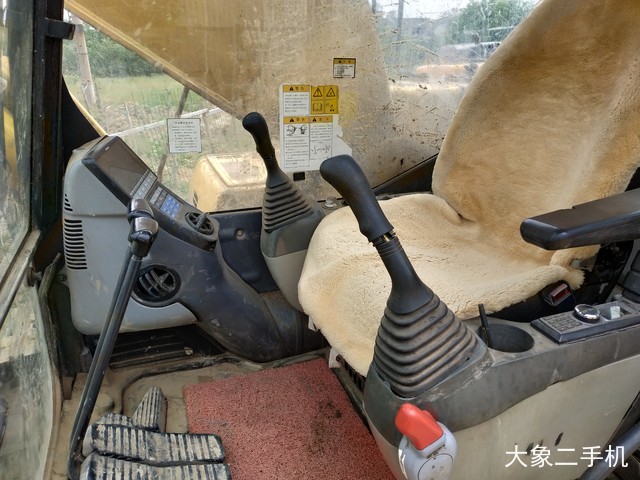 小松 PC240LC-8 挖掘机
