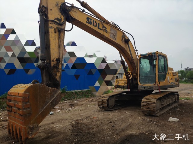 山东临工 LG6210 挖掘机