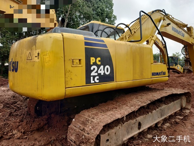 三一重工 SY215C-8 挖掘机