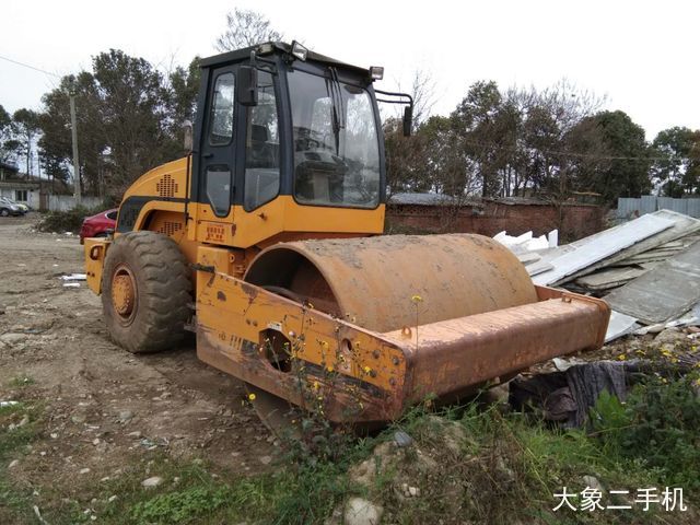 龙工 LG520B机械驱动 压路机