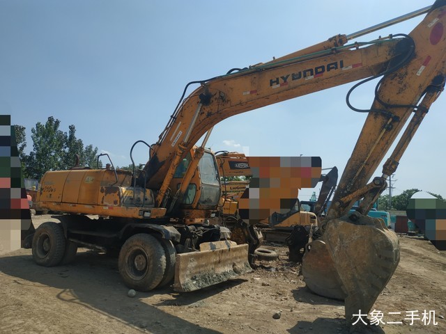 现代 R200W-5 挖掘机