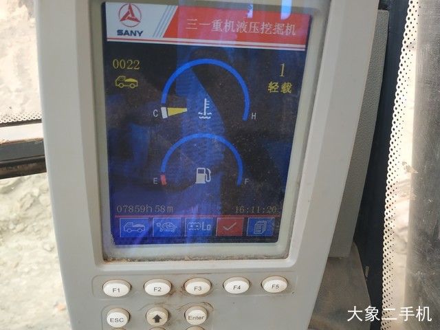 三一重工 SY215C 挖掘机
