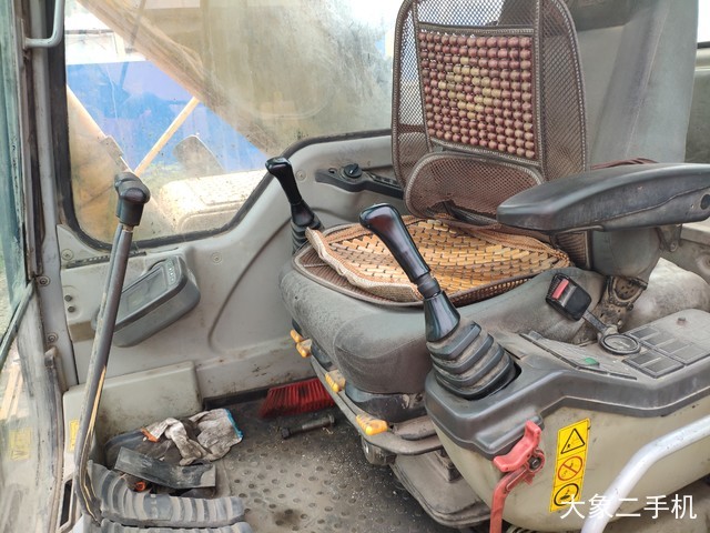 山东临工 LG6210 挖掘机