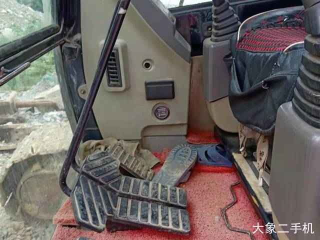 现代 R225LC-7 挖掘机