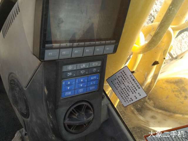小松 PC220-8 挖掘机