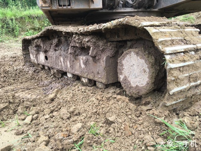 山东临工 LG6135E 挖掘机