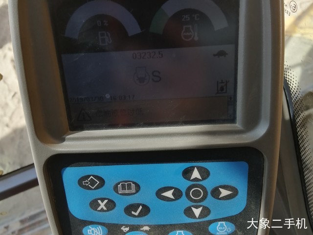 龙工 LG6220D 挖掘机