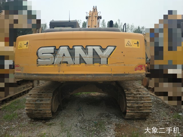三一重工 SY215C-9 挖掘机