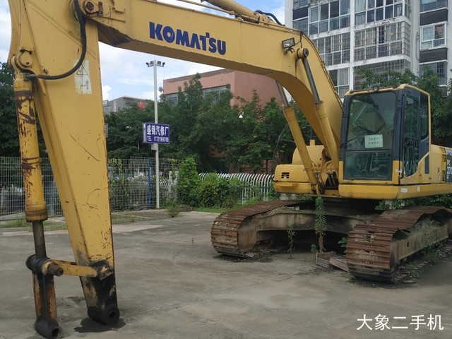 小松 PC240LC-8 挖掘机