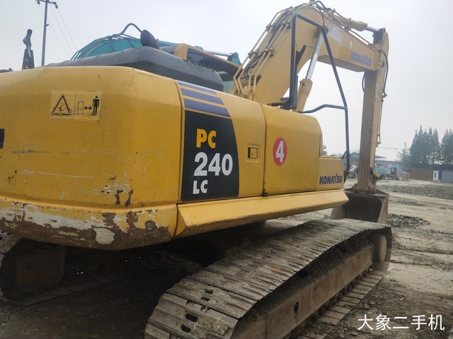 小松 PC240LC-8 挖掘机