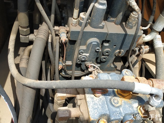 现代 R225LC-9 挖掘机