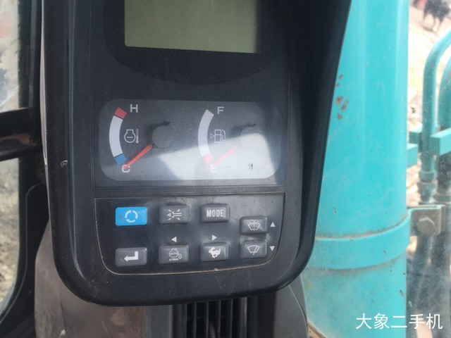 神钢 SK260 挖掘机