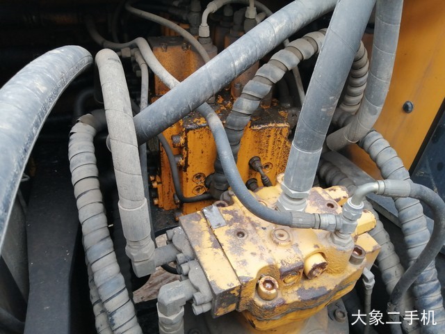 现代 R225LC-7 挖掘机