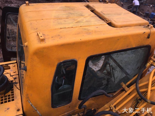 现代 R150LC-7 挖掘机