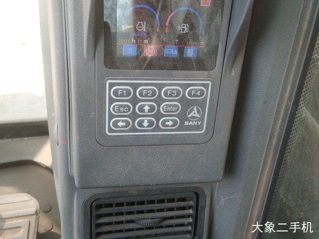 三一重工 SY75C 挖掘机