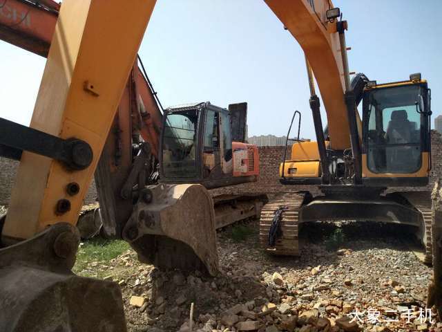 三一重工 SY215C-8 挖掘机