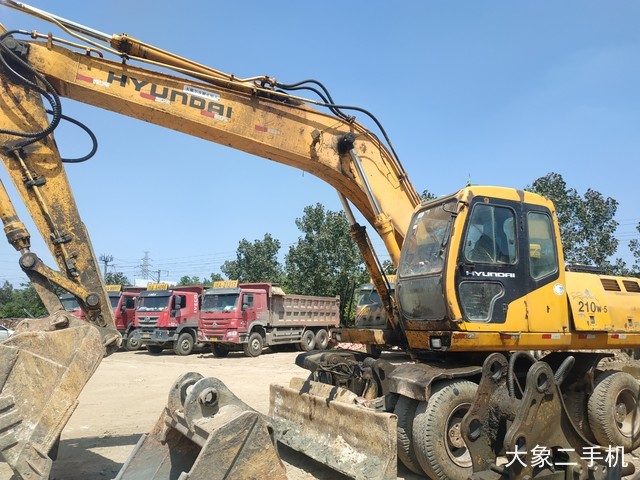 现代 R200W-5 挖掘机