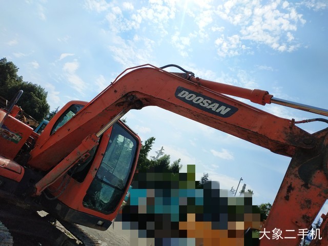 斗山 DX80 挖掘机