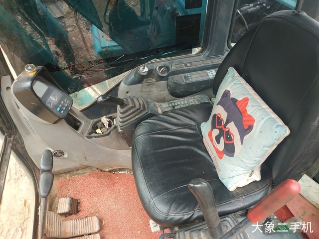 神钢 SK130 挖掘机