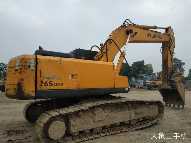 现代 R265LC-7 挖掘机