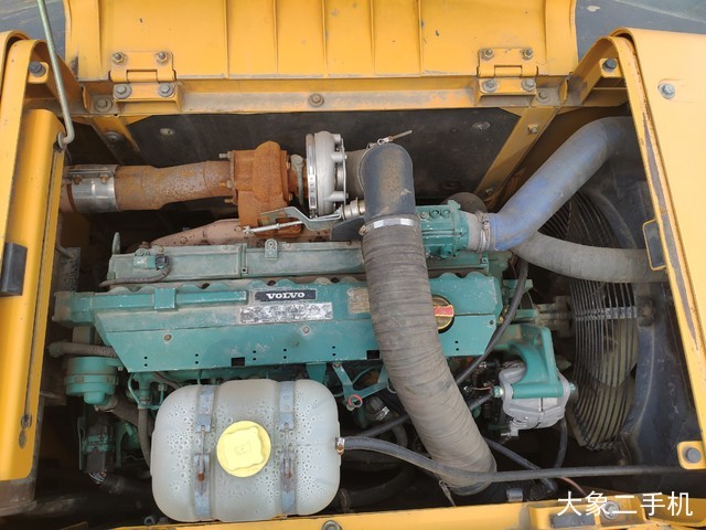 沃尔沃 EC240BLC 挖掘机