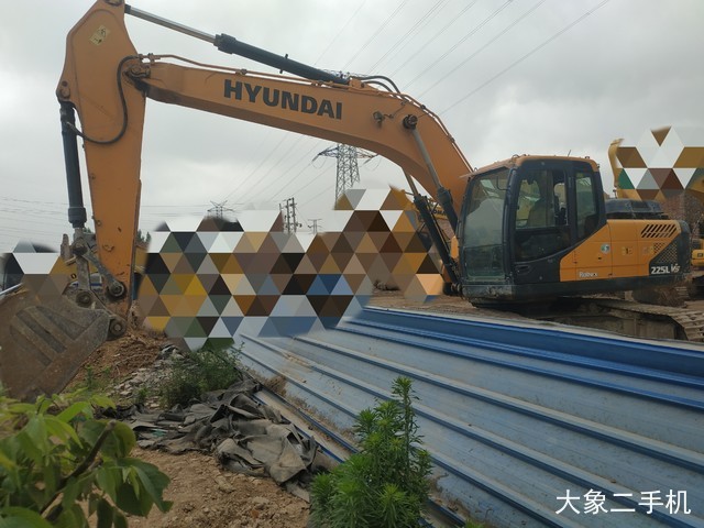 现代 R225LVS 挖掘机