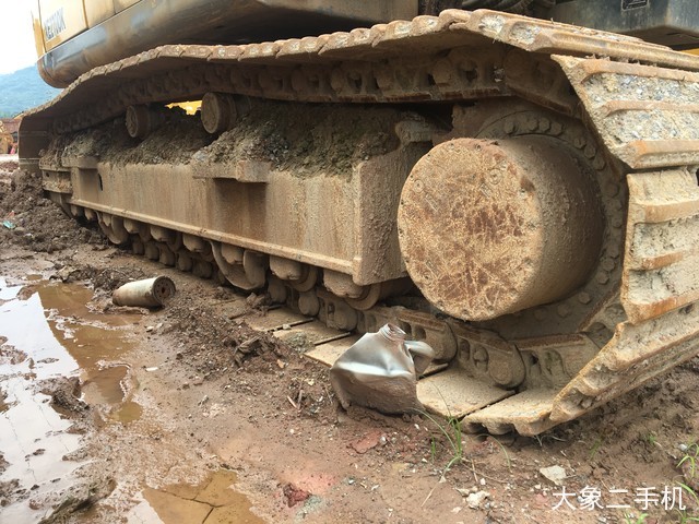 徐工 XE270DK 挖掘机