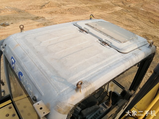 徐工 XE215C 挖掘机