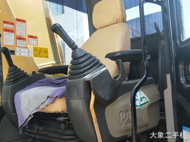 卡特彼勒 323DL 挖掘机