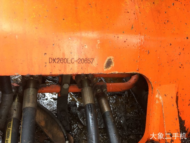 斗山 DX260LC 挖掘机