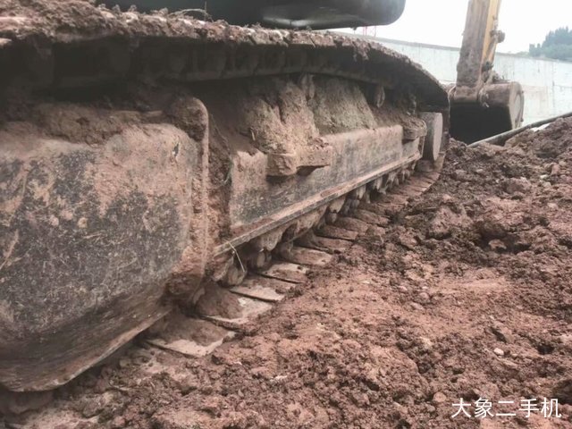 现代 R225LC-7 挖掘机