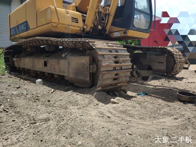 柳工 CLG225 挖掘机